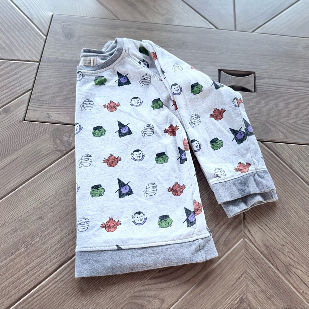 Monica & Andy l Halloween Graphic Print l Crew Neck Sweatshirt l Boy's Size: 8